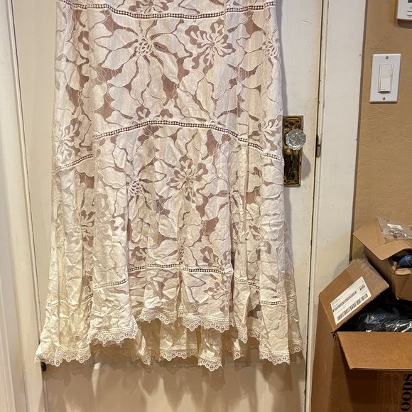 Anthropologie Cream Lace Dress with short sleeves. - Picture 4 of 11